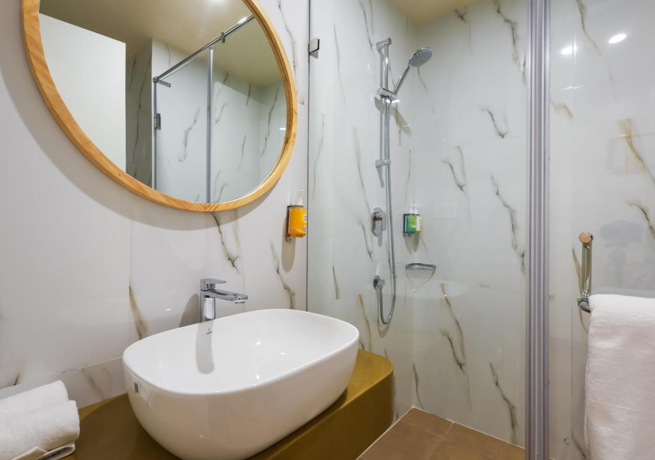 Bloom Hotel - Golf Course Road, Sector 43 Гургаон Экстерьер фото