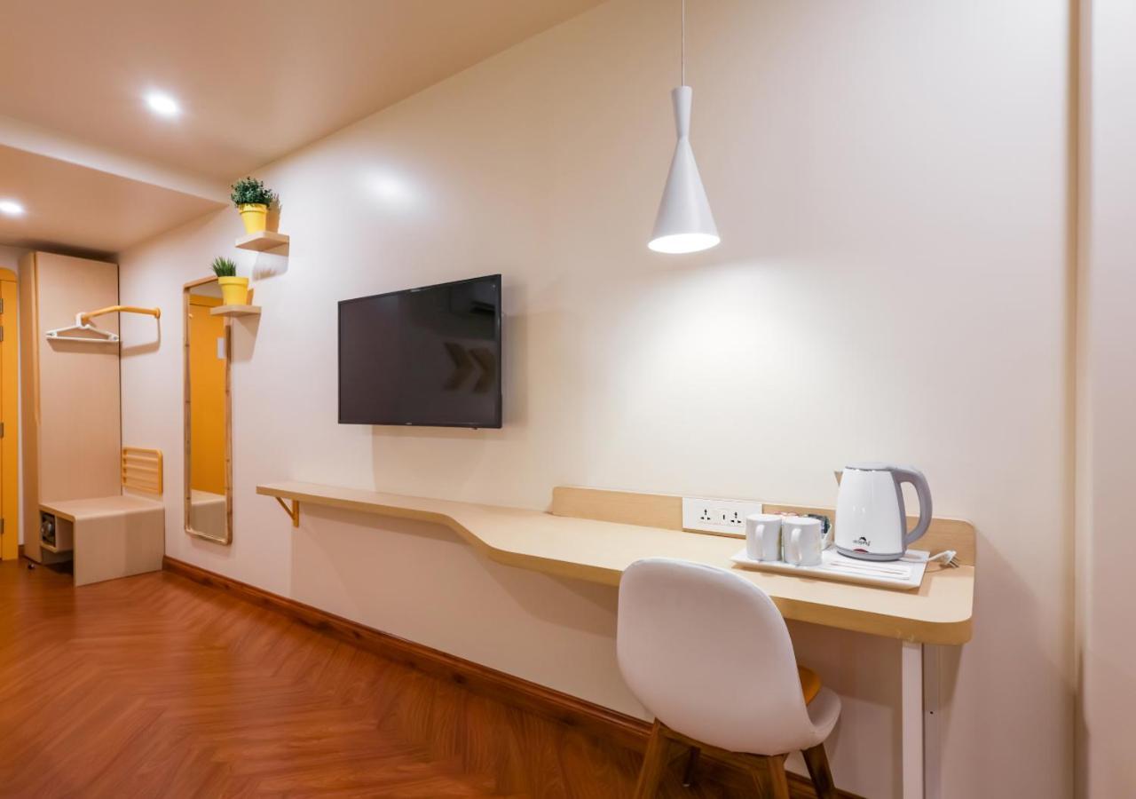 Bloom Hotel - Golf Course Road, Sector 43 Гургаон Экстерьер фото