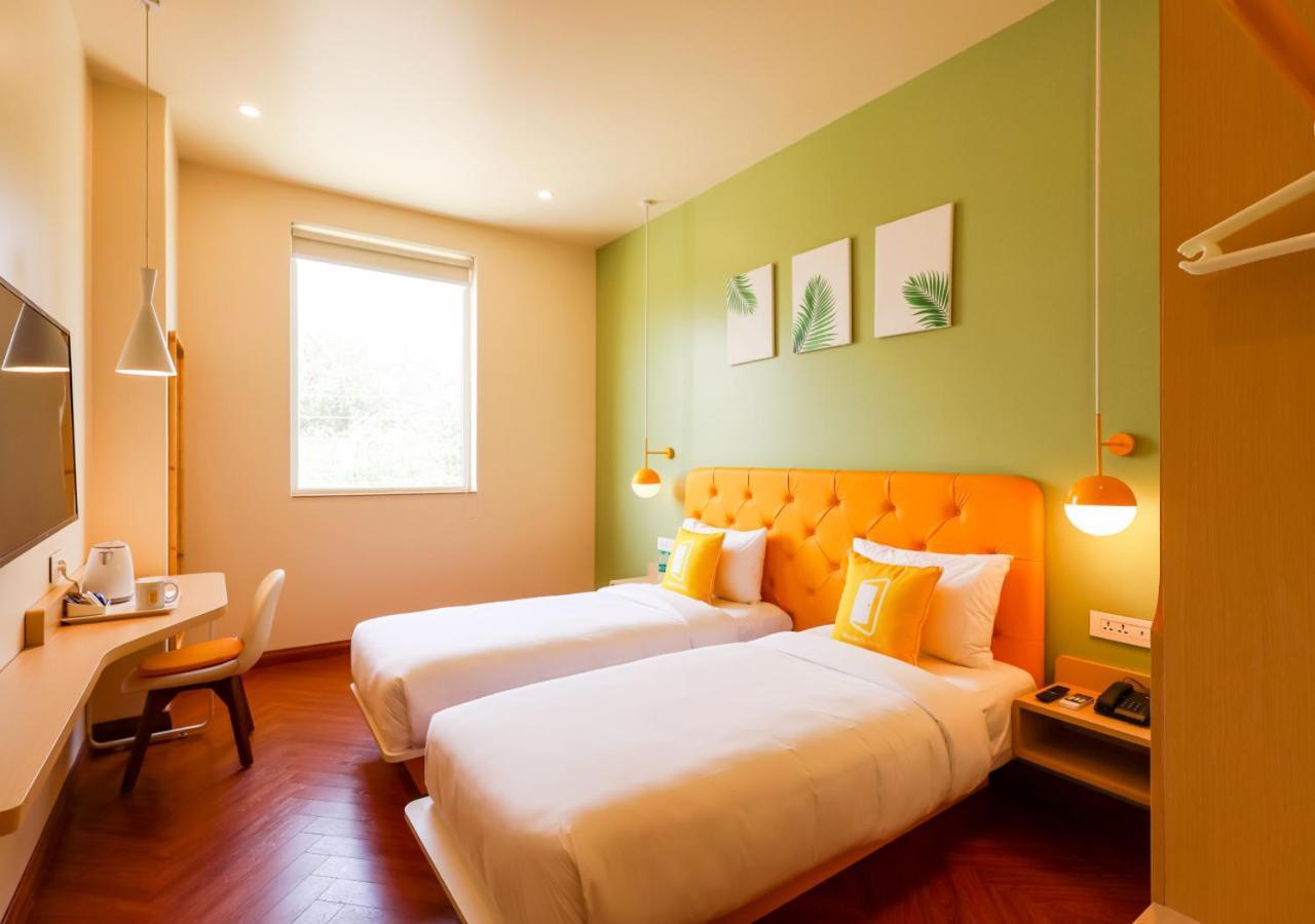 Bloom Hotel - Golf Course Road, Sector 43 Гургаон Экстерьер фото