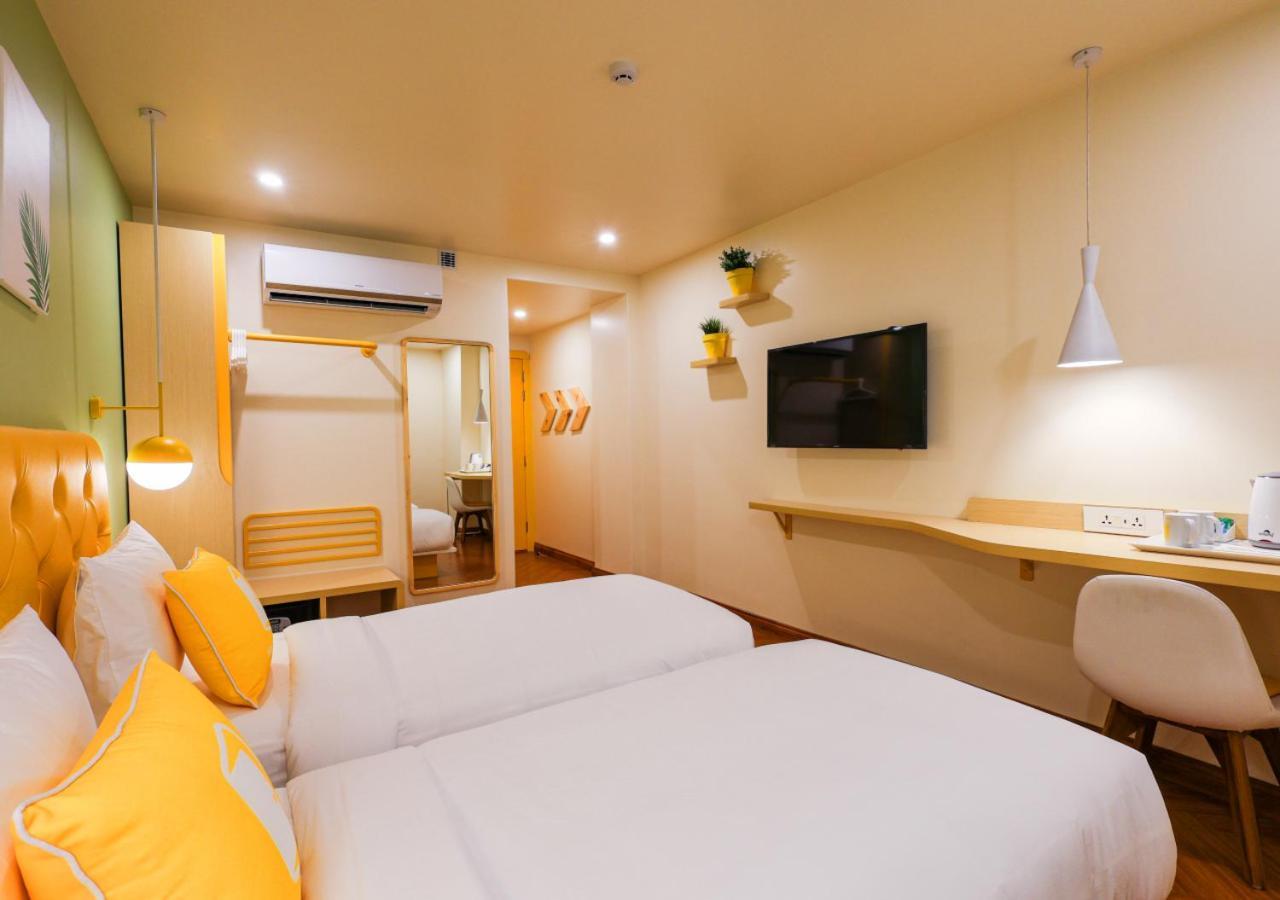Bloom Hotel - Golf Course Road, Sector 43 Гургаон Экстерьер фото